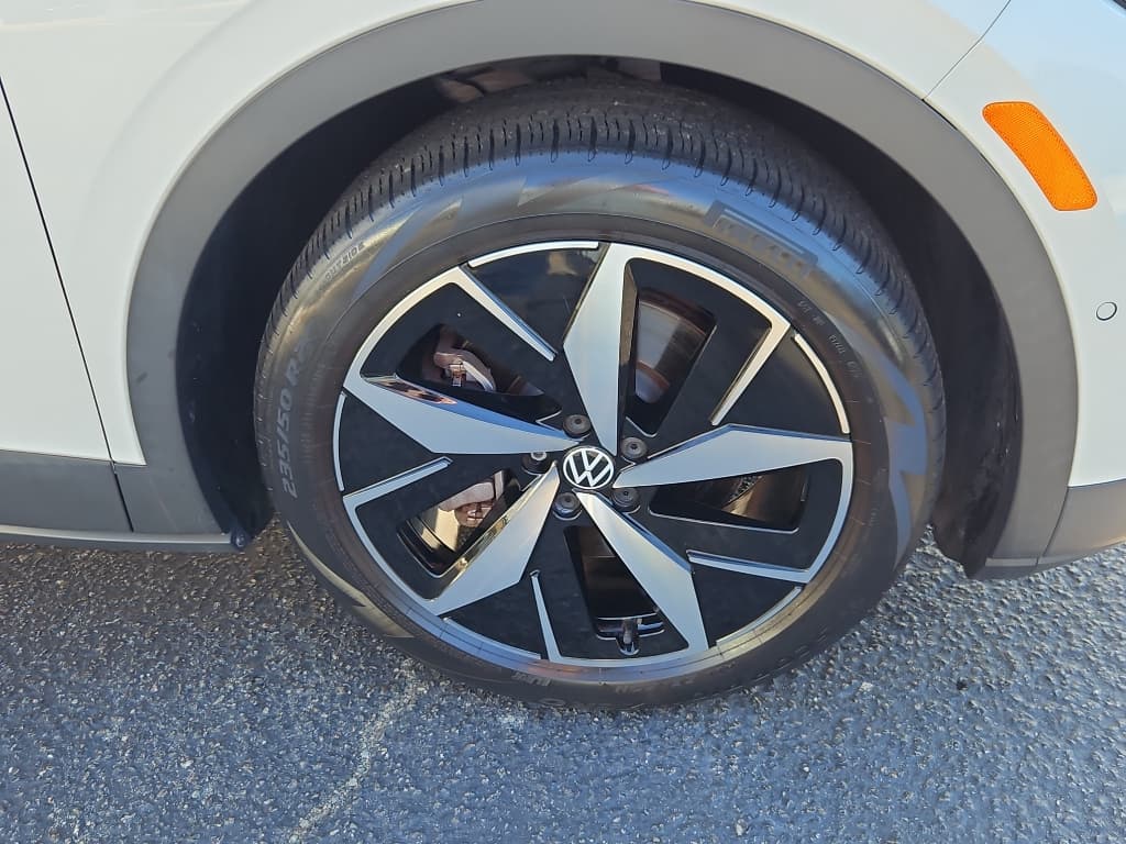 2023 Volkswagen ID.4 view 32