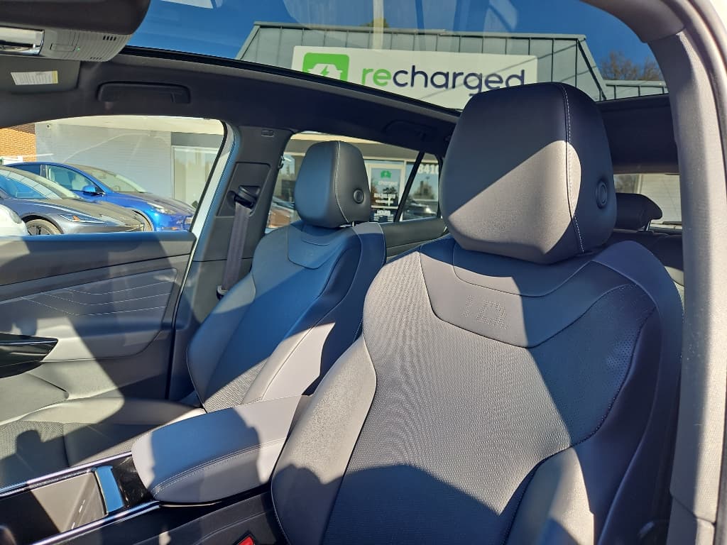 2023 Volkswagen ID.4 view 22