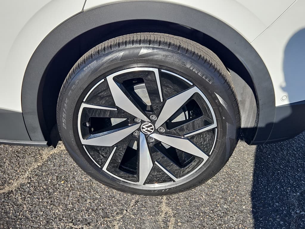 2023 Volkswagen ID.4 view 28