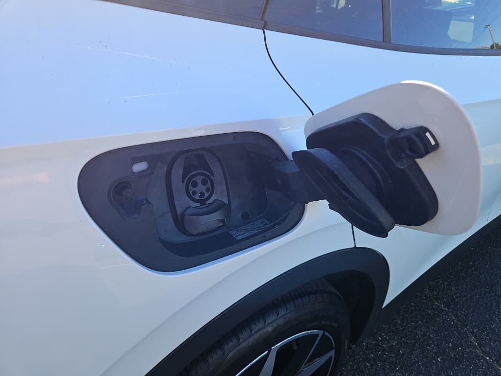 2023 Volkswagen ID.4 view 5