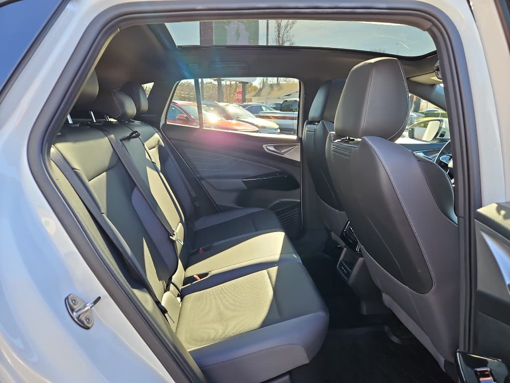 2023 Volkswagen ID.4 view 21