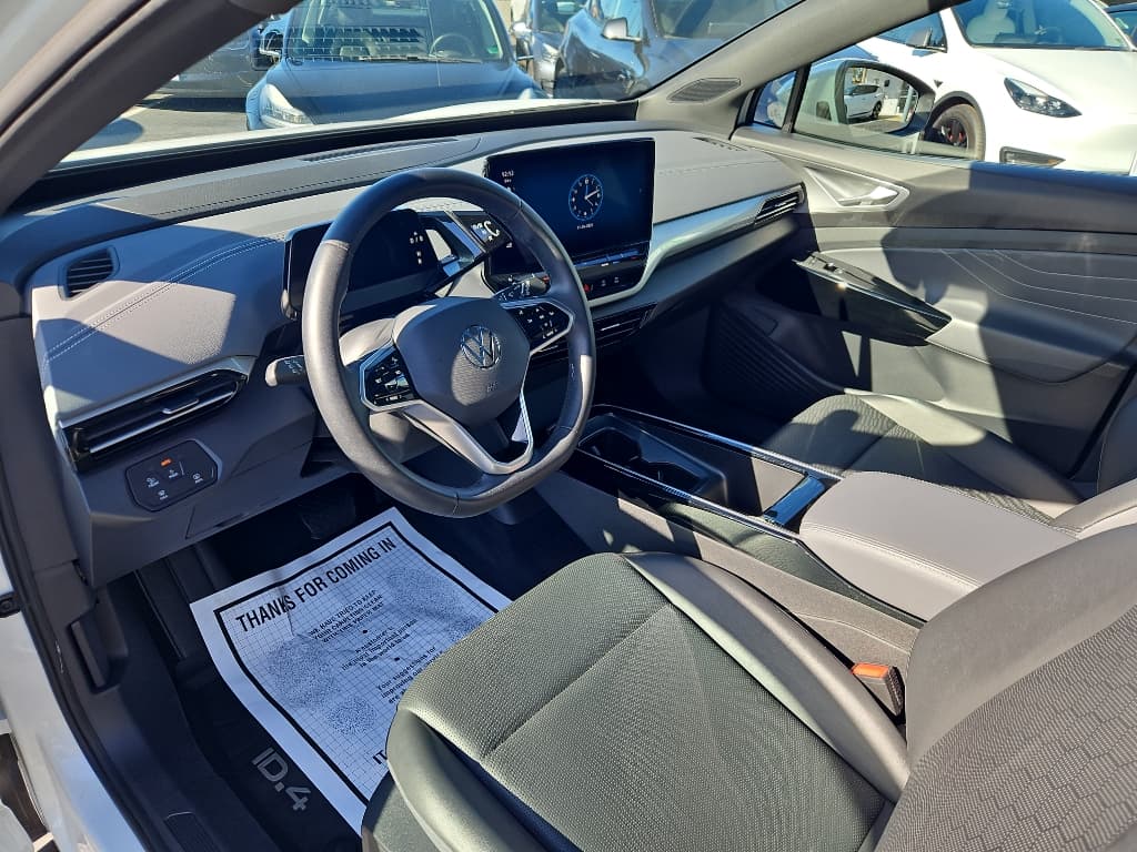 2023 Volkswagen ID.4 view 17