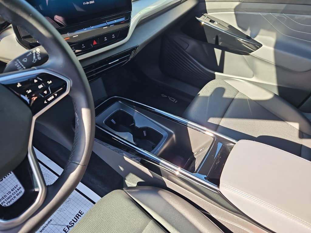 2023 Volkswagen ID.4 view 18
