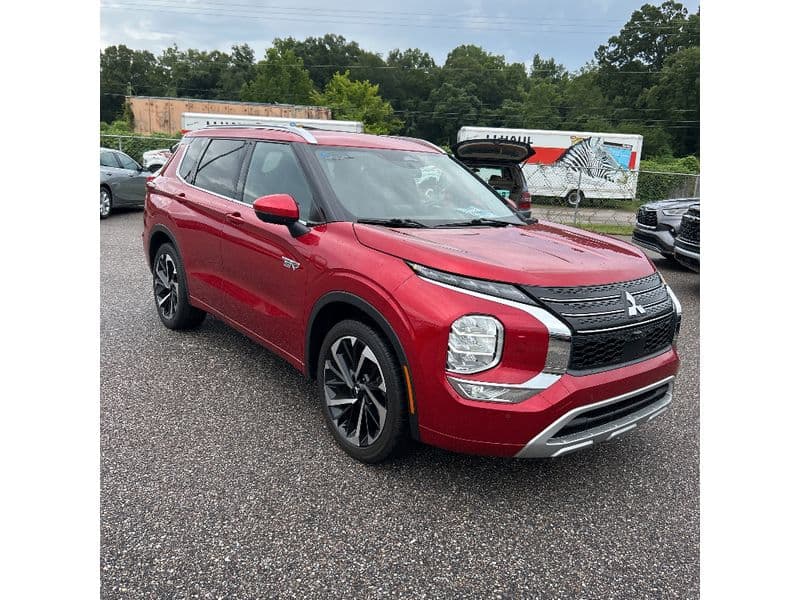 2023 Mitsubishi Outlander PHEV view 2