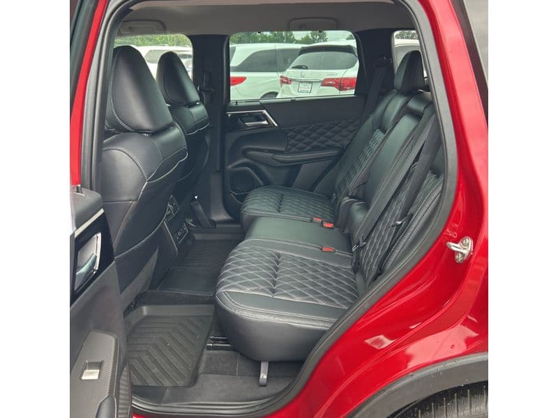 2023 Mitsubishi Outlander PHEV view 6