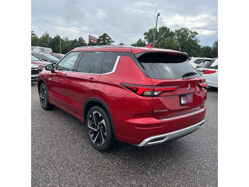 2023 Mitsubishi Outlander PHEV view 4