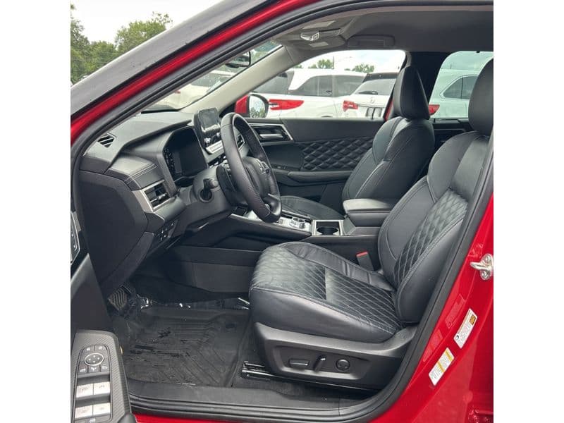 2023 Mitsubishi Outlander PHEV view 5