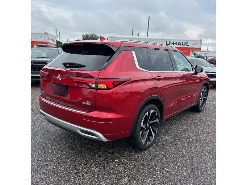 2023 Mitsubishi Outlander PHEV view 3