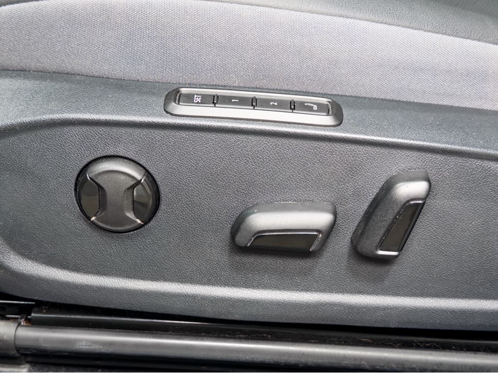 2023 Volkswagen ID.4 view 6