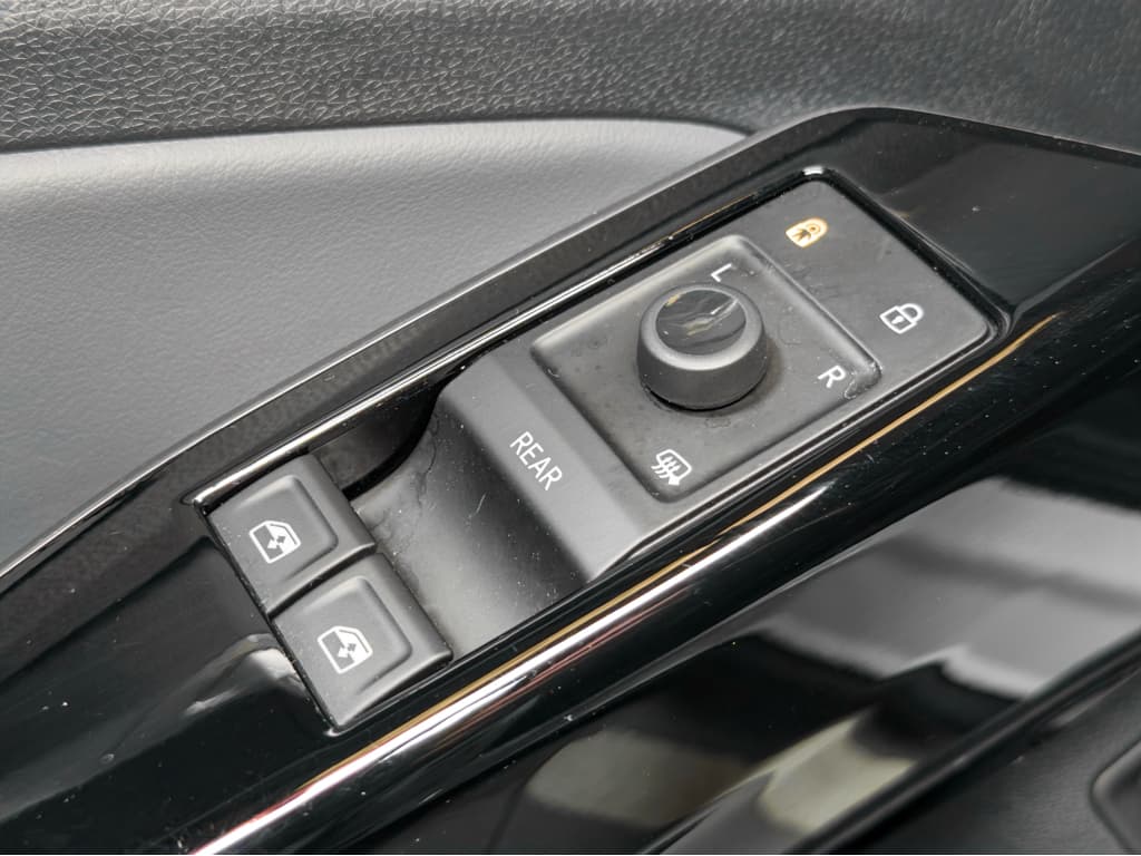 2023 Volkswagen ID.4 view 7