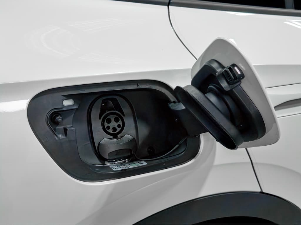 2023 Volkswagen ID.4 view 5