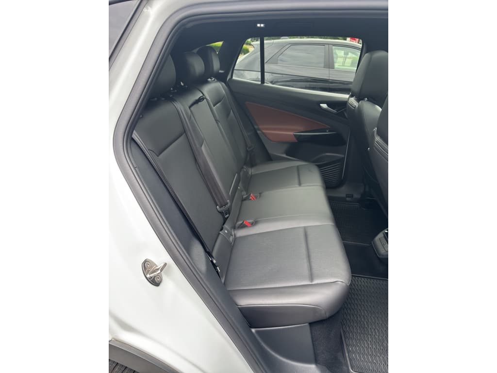 2021 Volkswagen ID.4 view 17