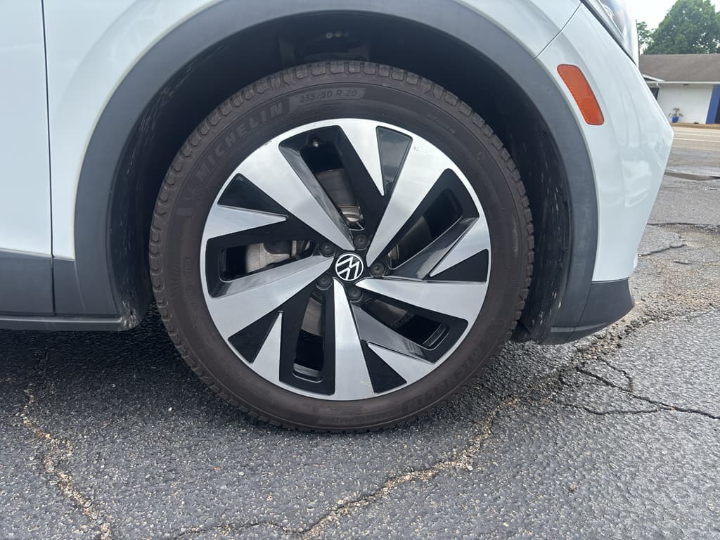 2021 Volkswagen ID.4 view 21