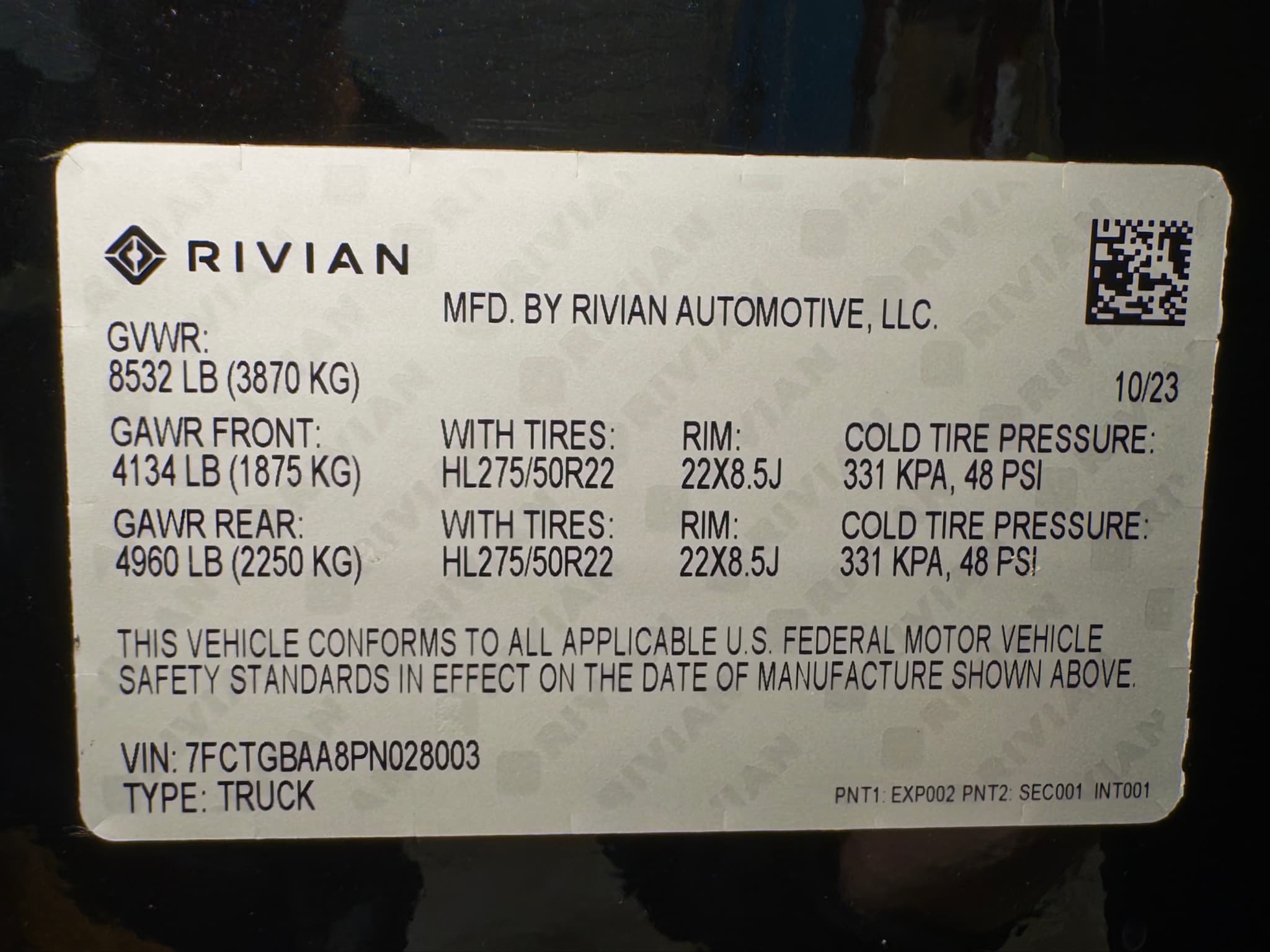 2023 Rivian R1T view 28
