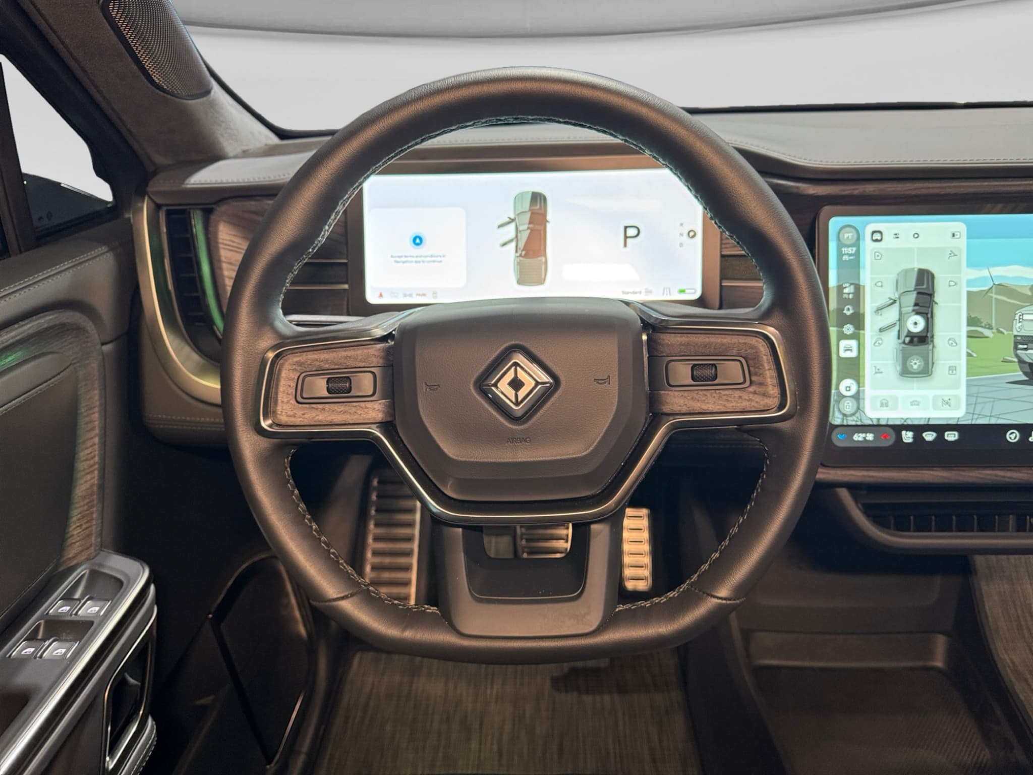 2023 Rivian R1T view 8