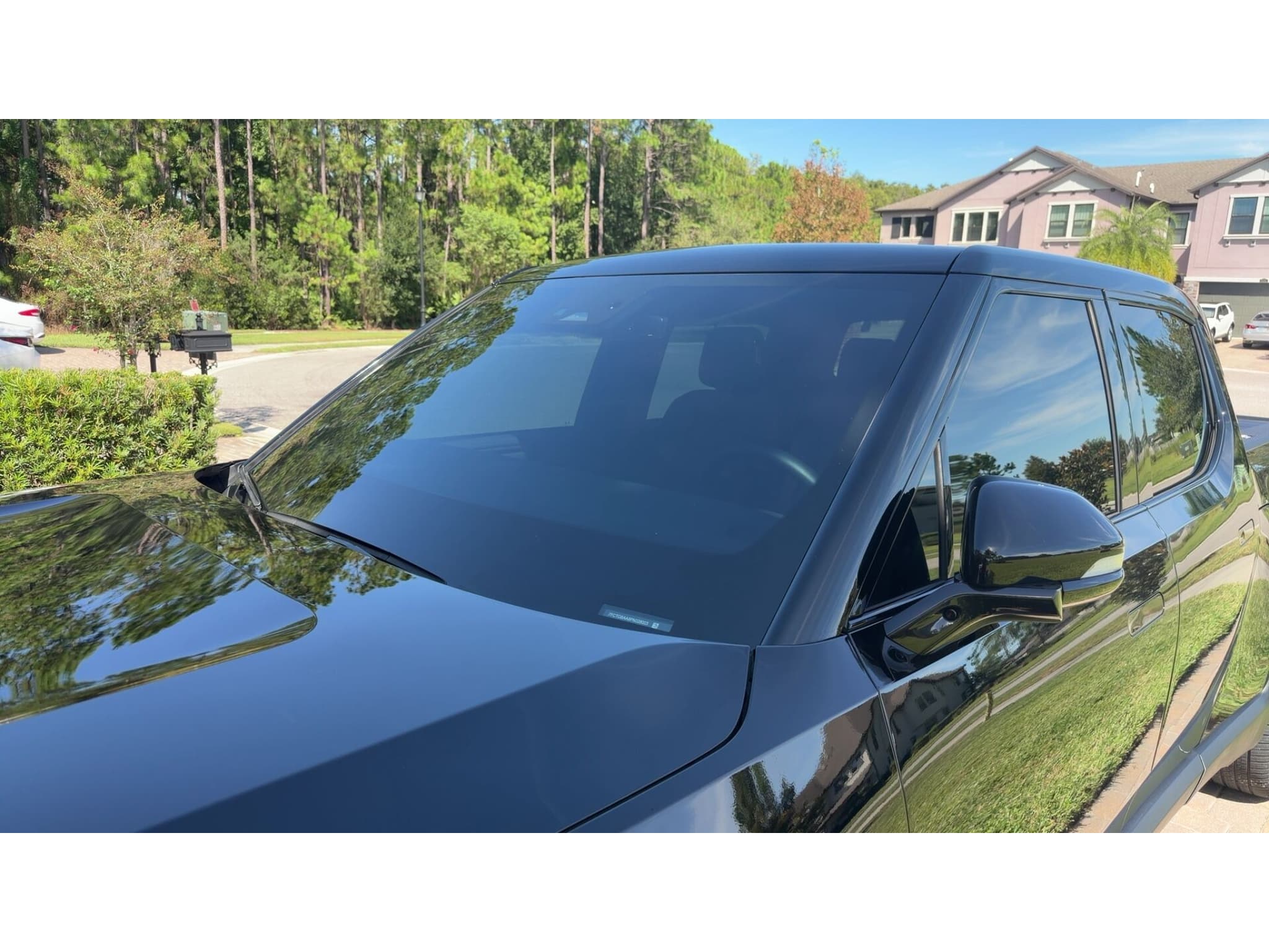 2023 Rivian R1T view 9