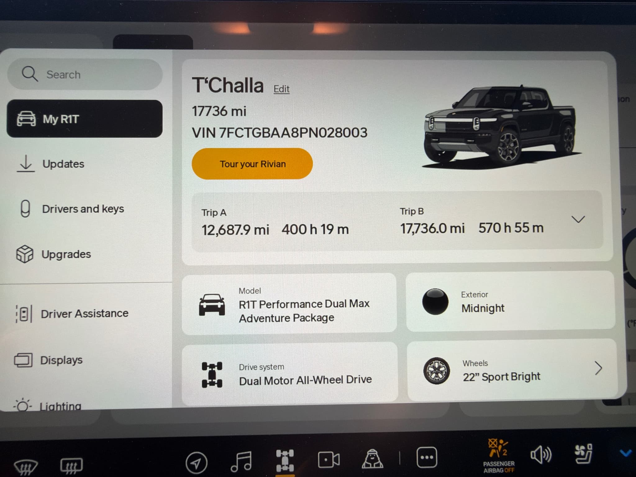 2023 Rivian R1T view 11