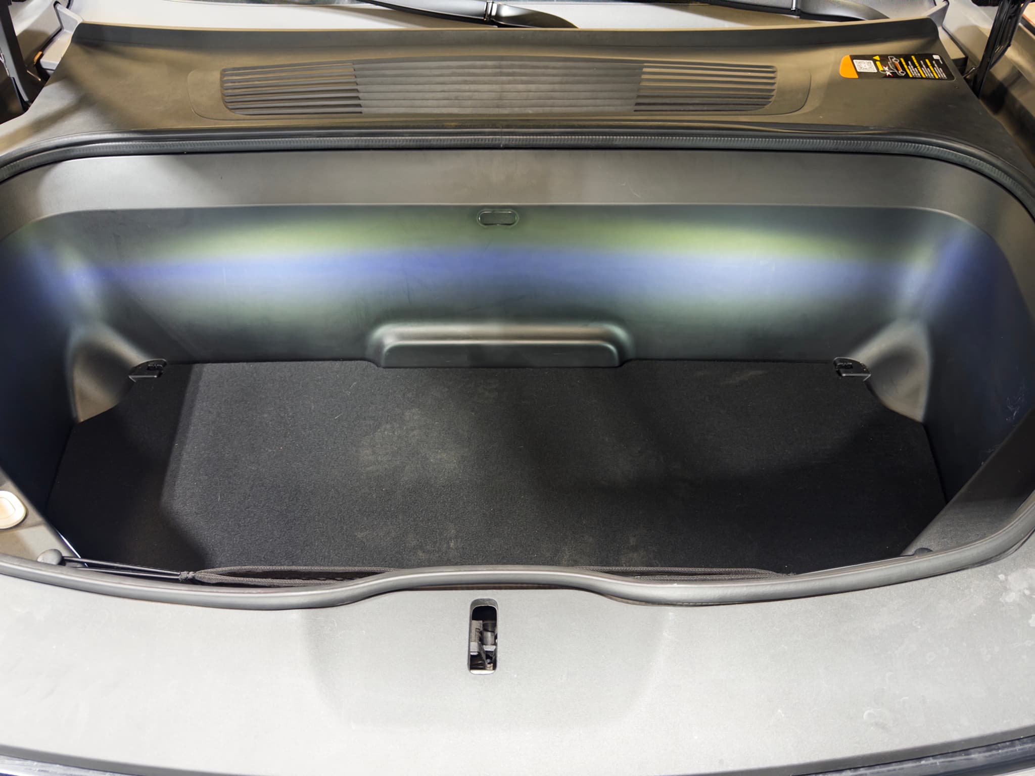 2023 Rivian R1T view 24