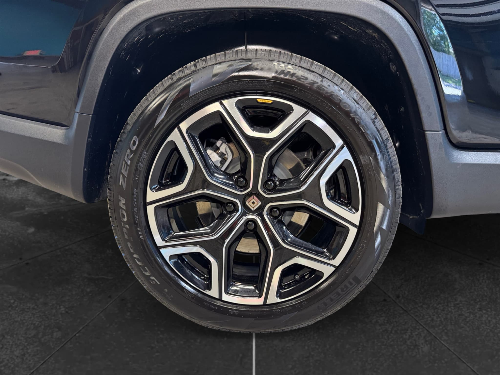 2023 Rivian R1T view 36