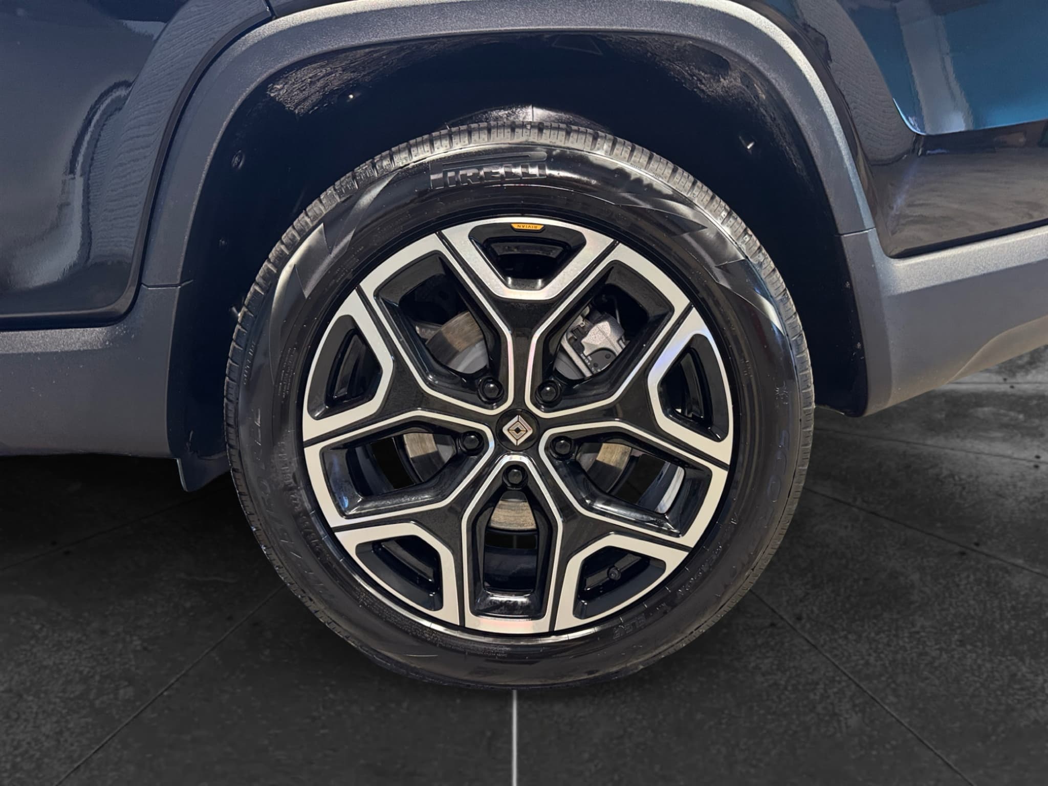 2023 Rivian R1T view 32