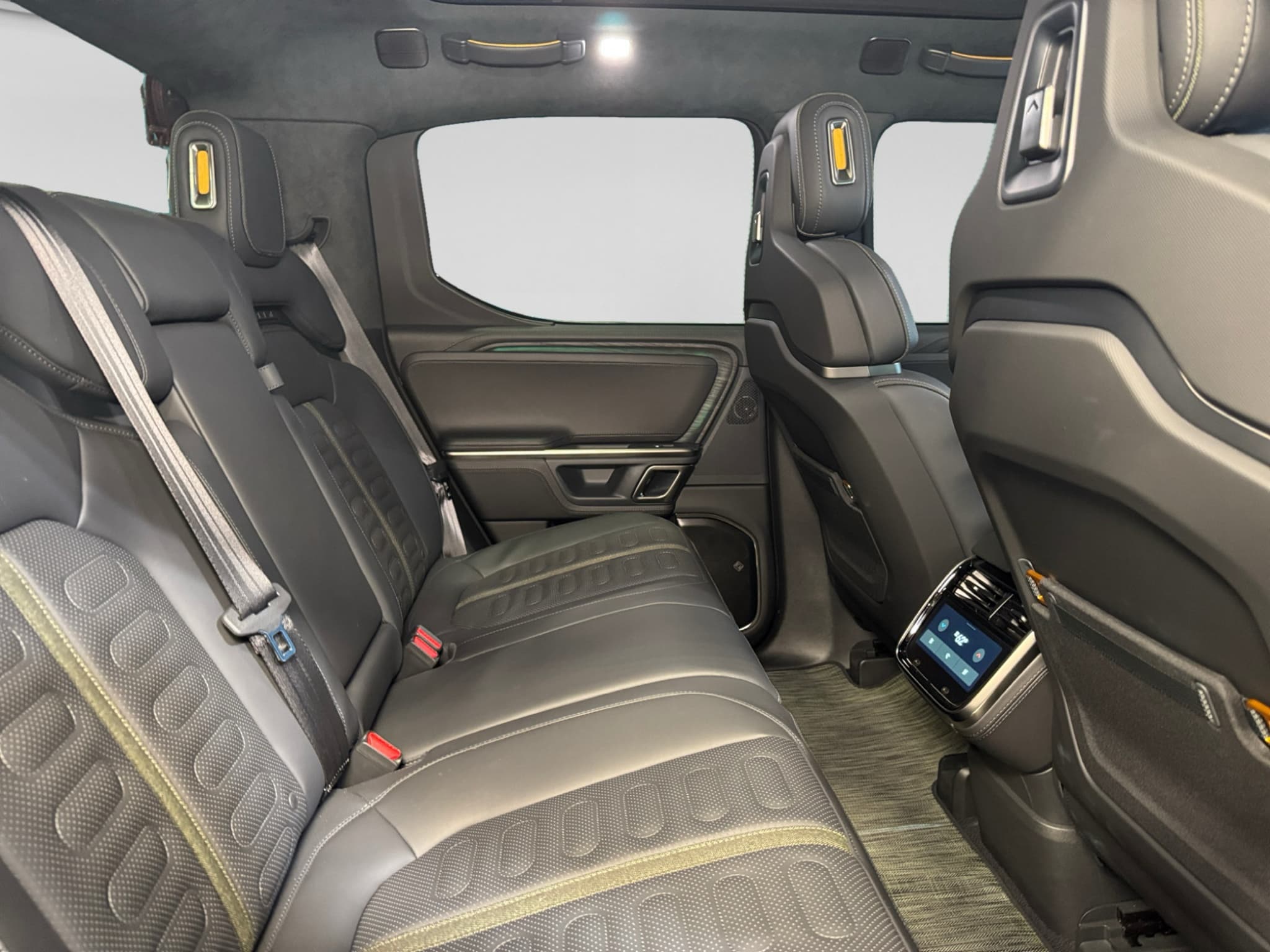 2023 Rivian R1T view 21
