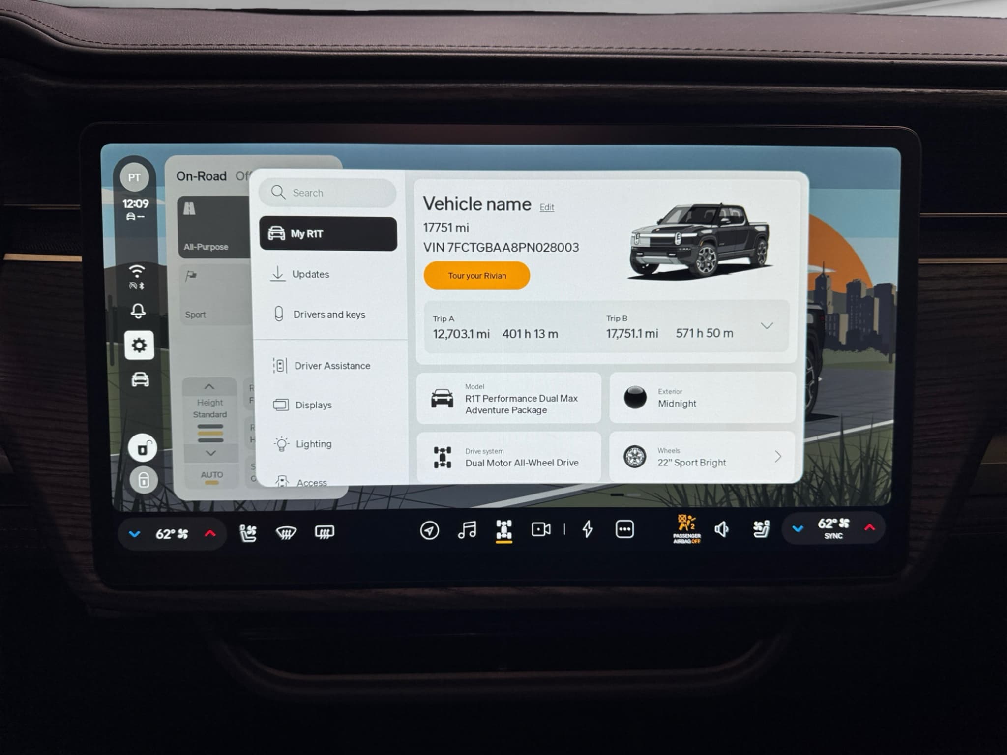 2023 Rivian R1T view 12