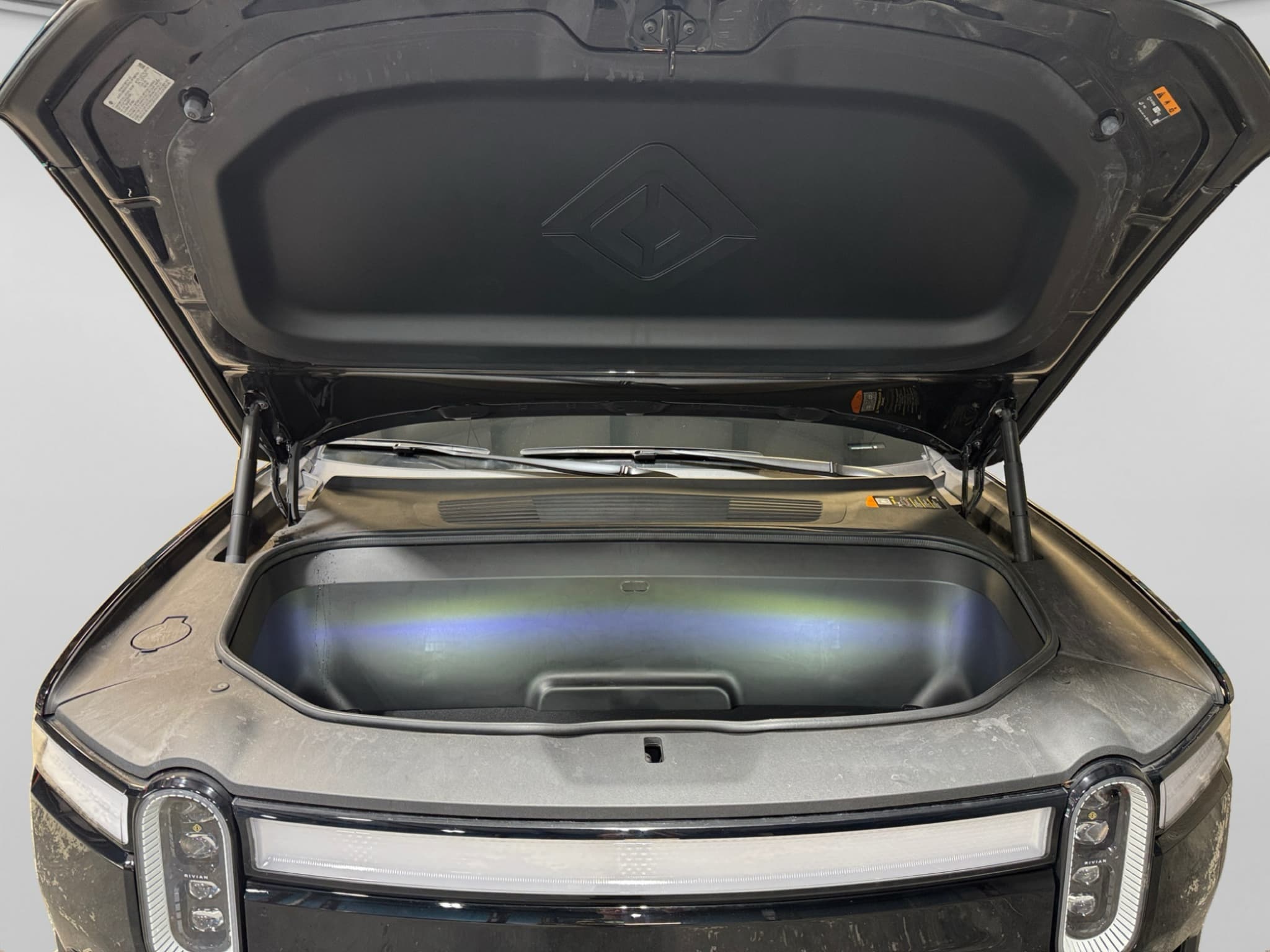 2023 Rivian R1T view 26