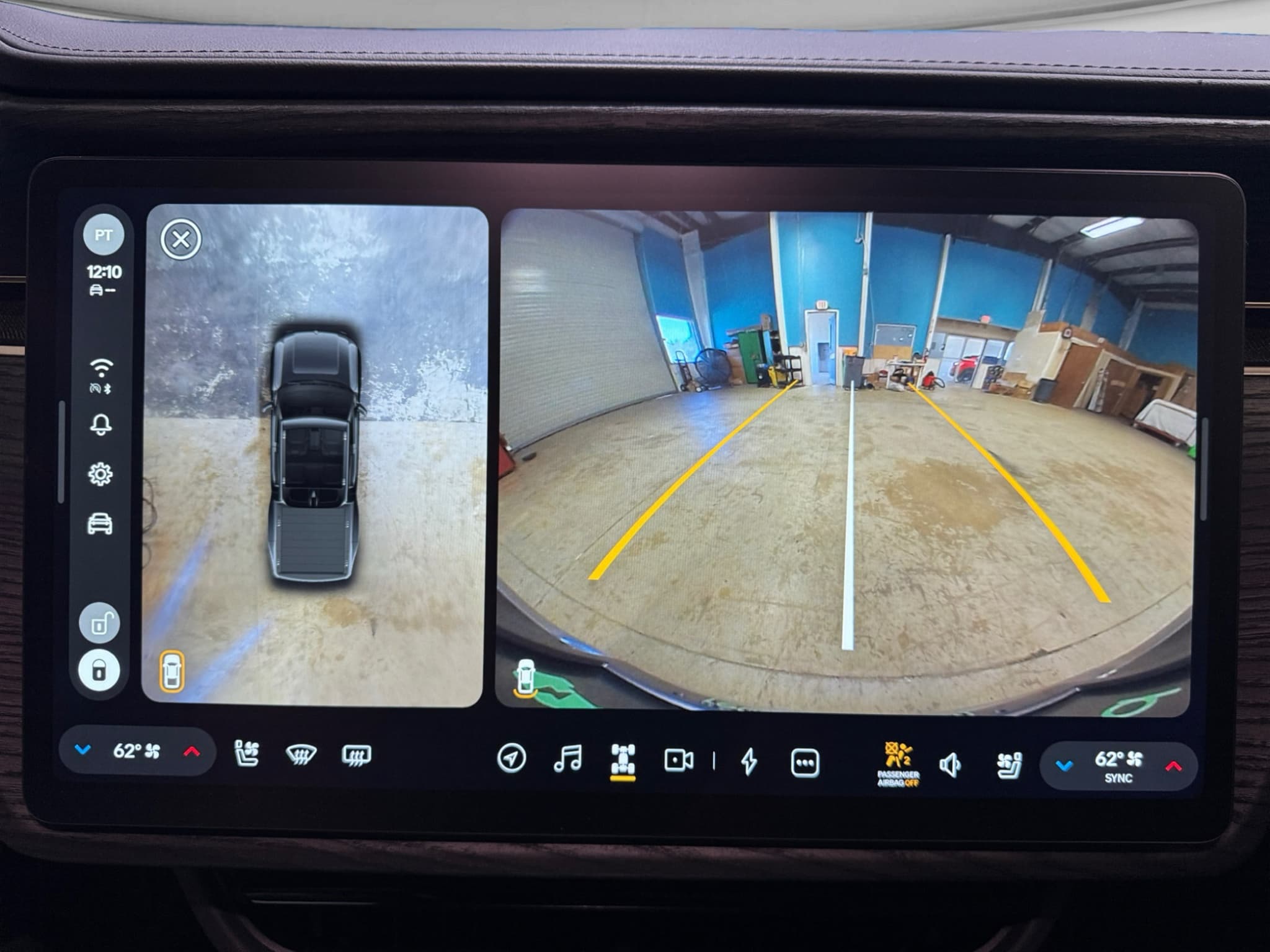2023 Rivian R1T view 14