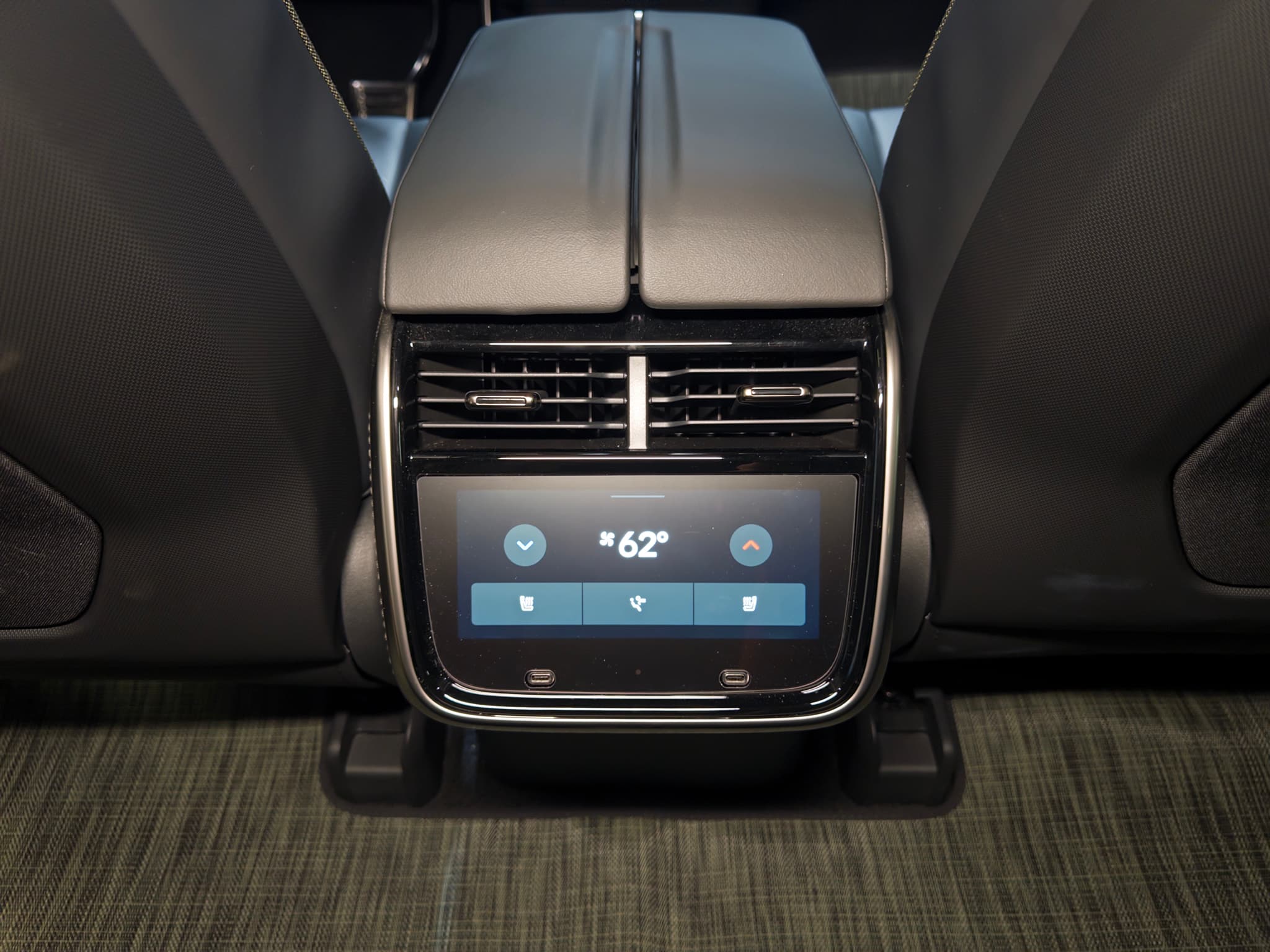 2023 Rivian R1T view 20