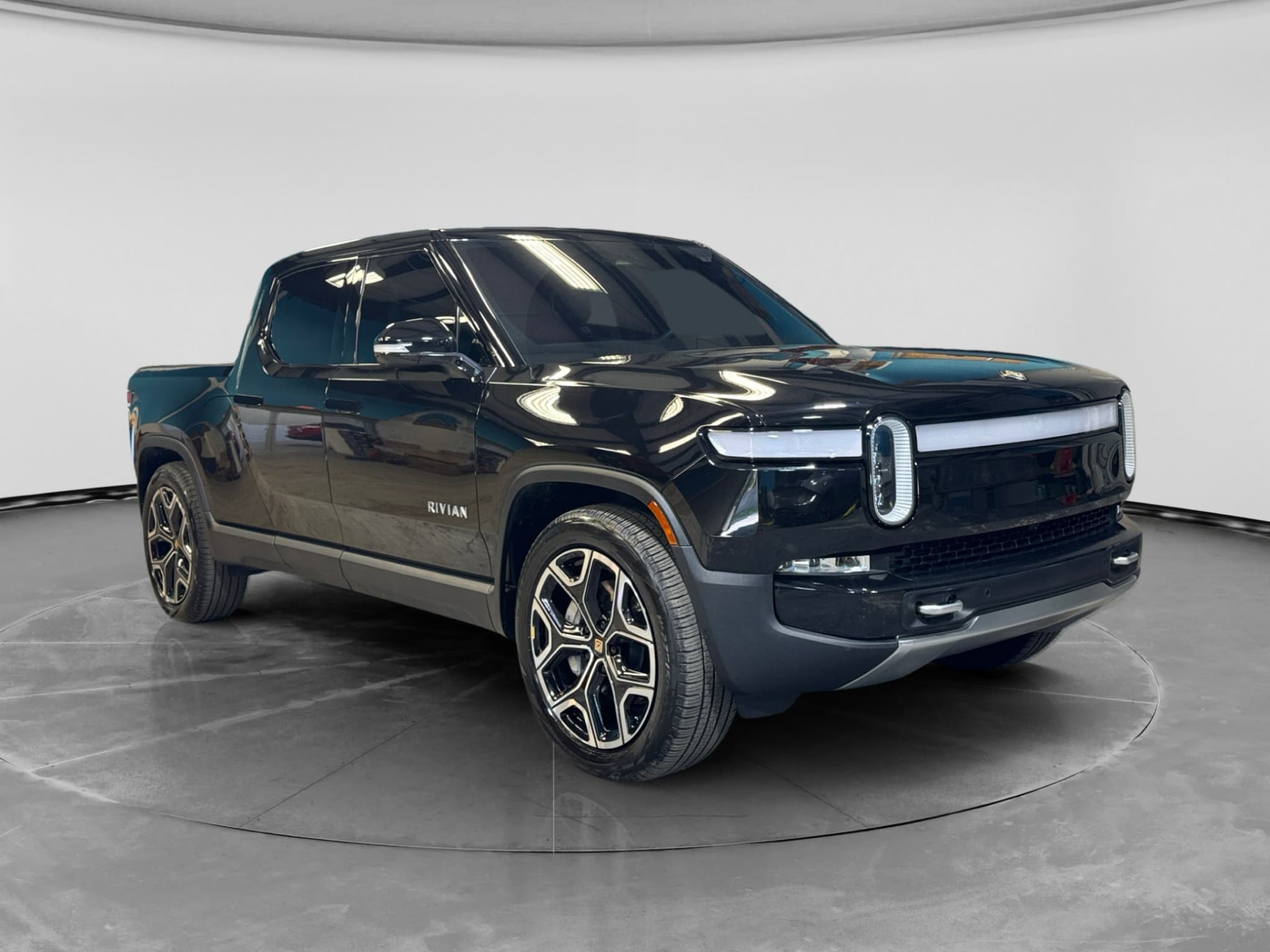 2023 Rivian R1T view 4