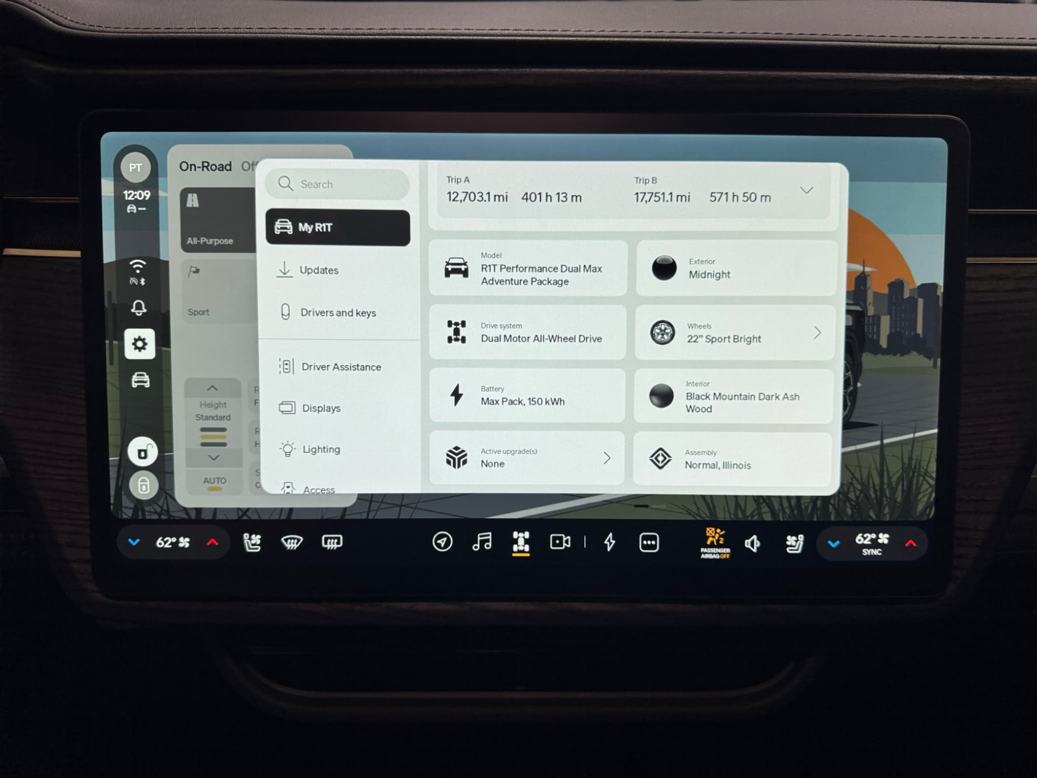 2023 Rivian R1T view 13