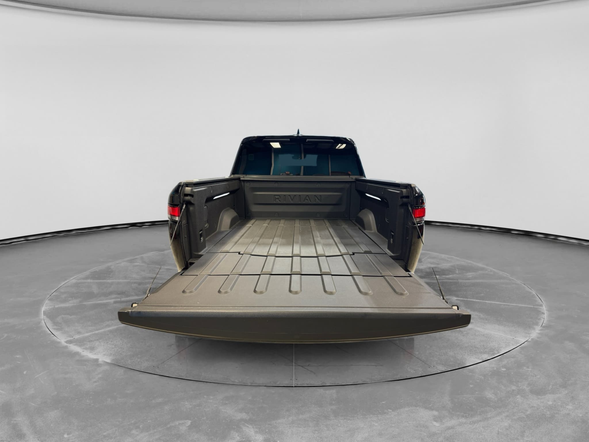 2023 Rivian R1T view 25