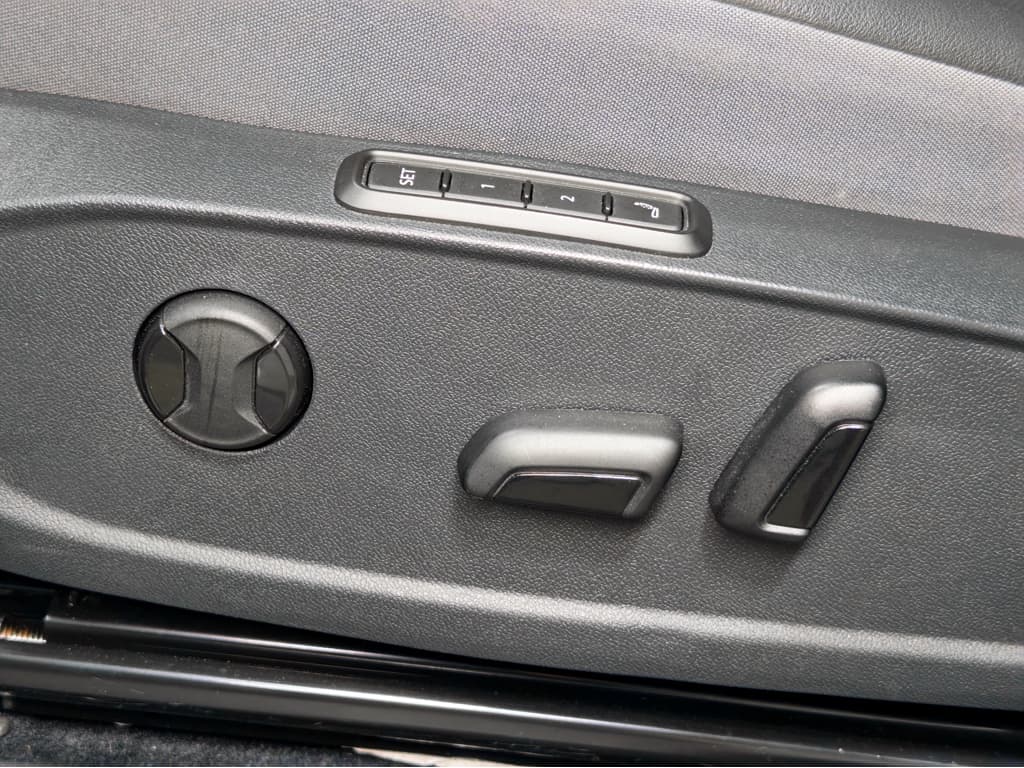 2023 Volkswagen ID.4 view 7