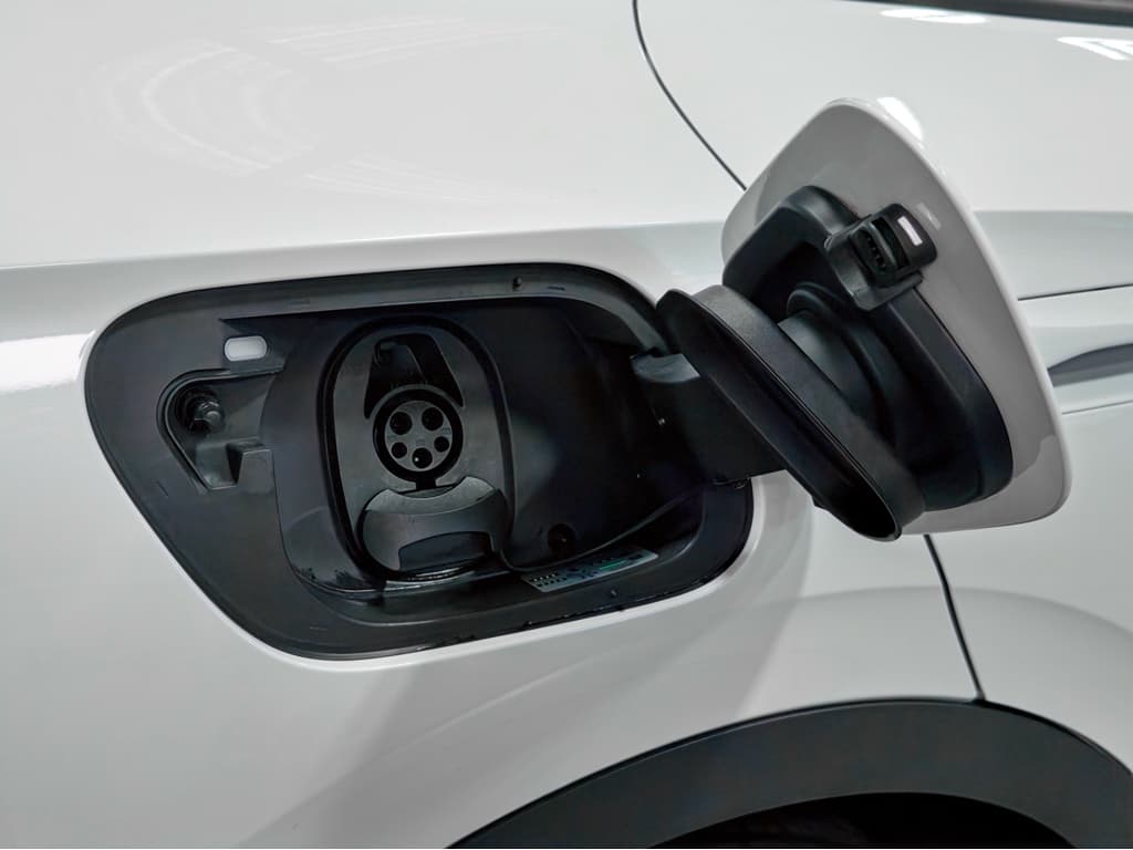 2023 Volkswagen ID.4 view 5