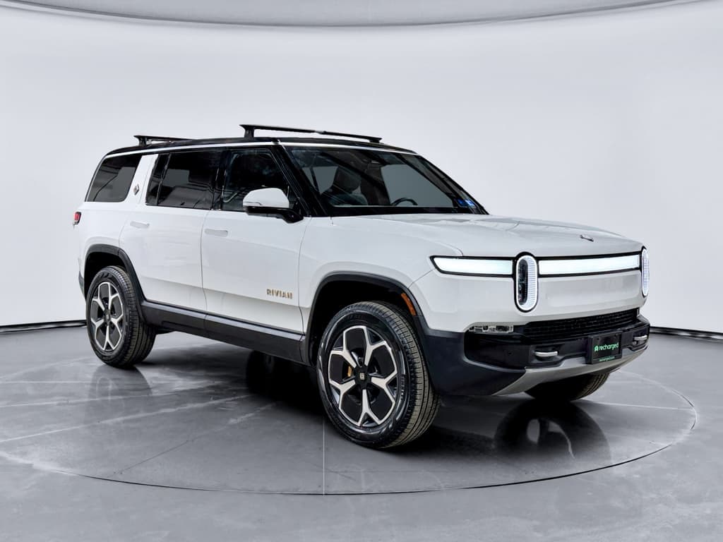 2023 Rivian R1S view 4
