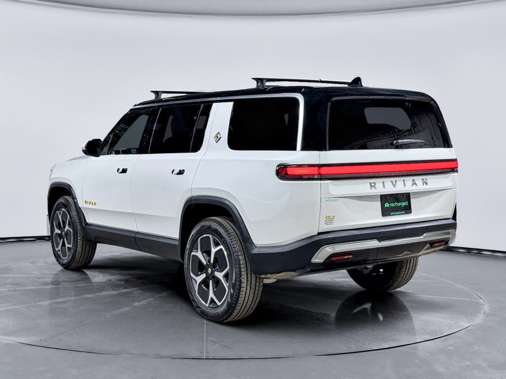 2023 Rivian R1S view 2
