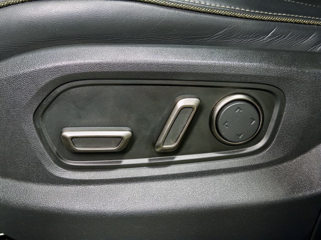 2023 Rivian R1S view 7