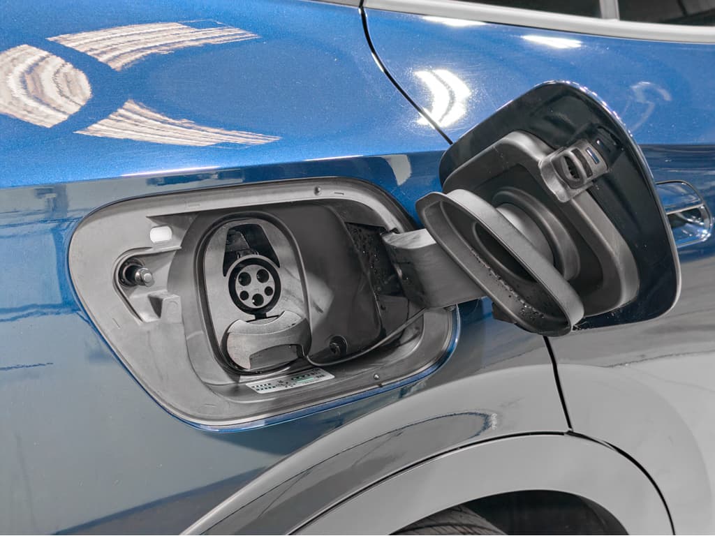 2023 Volkswagen ID.4 view 5