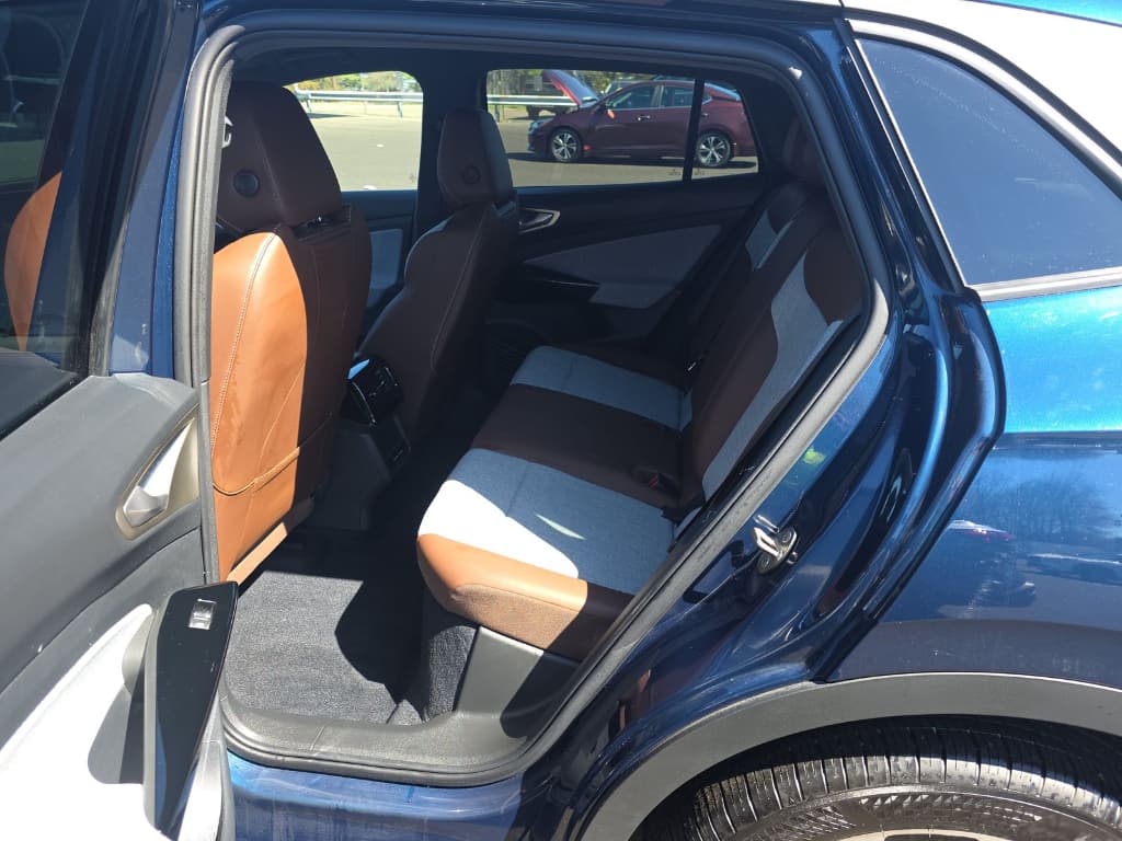 2023 Volkswagen ID.4 view 6