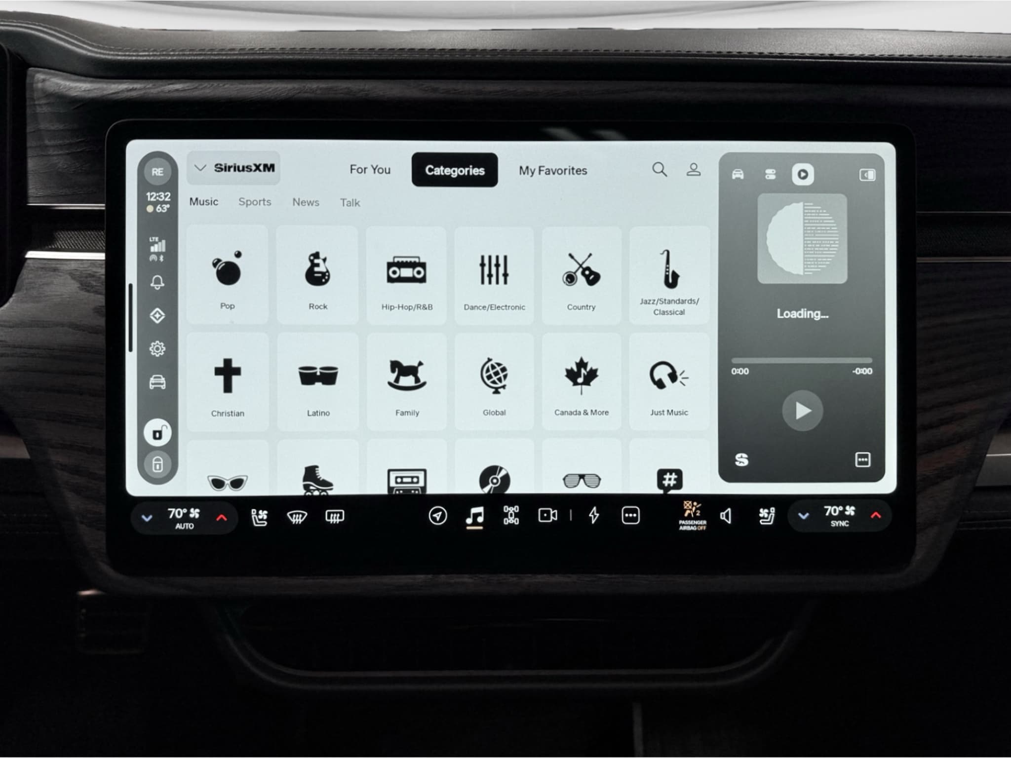 2023 Rivian R1T view 13