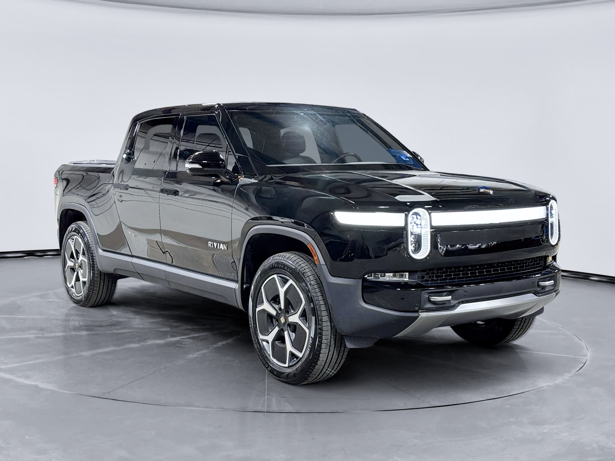 2023 Rivian R1T view 4