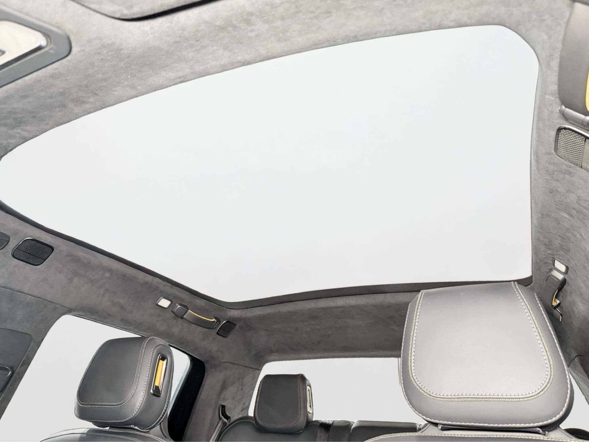 2023 Rivian R1T view 25