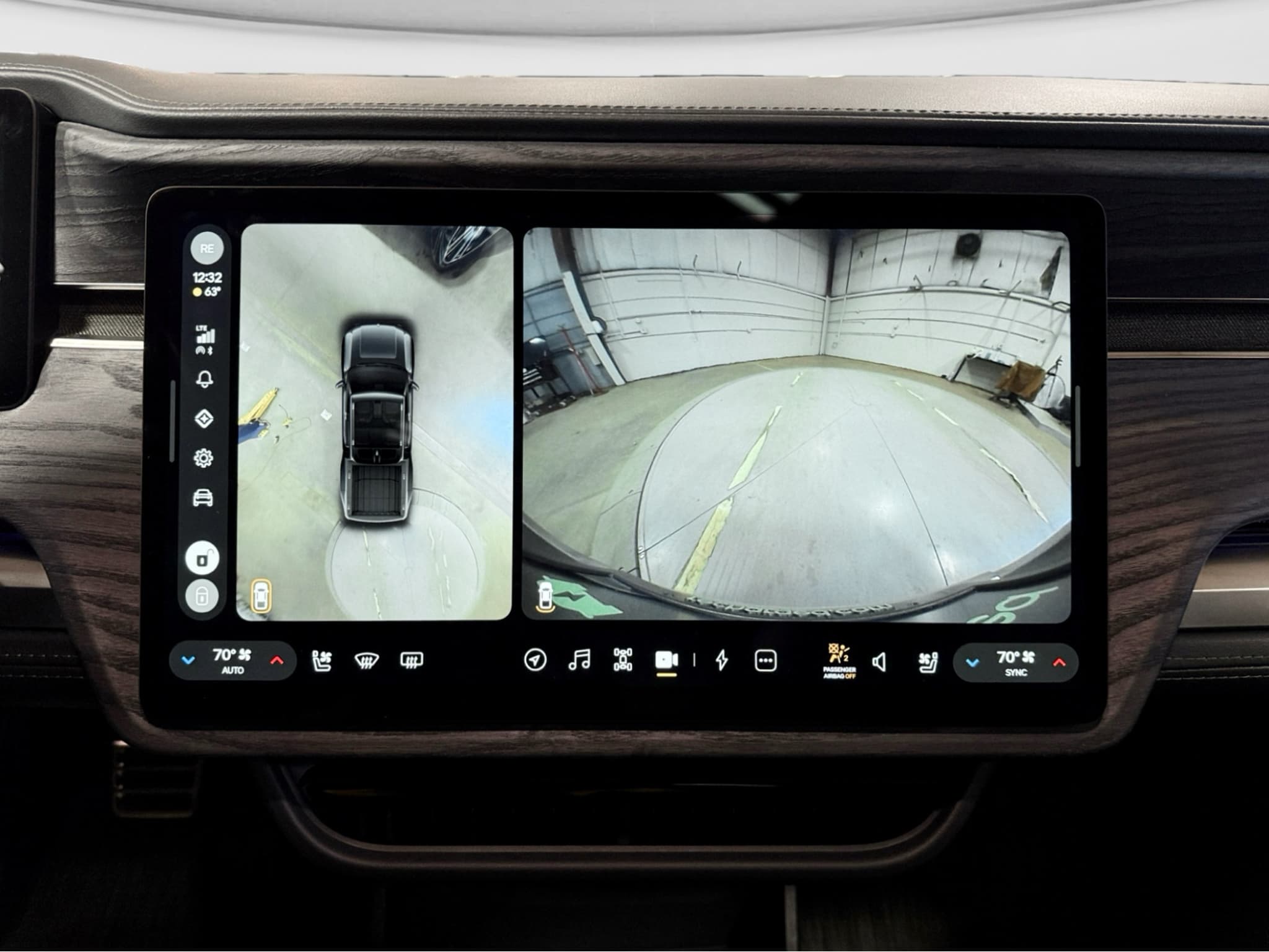 2023 Rivian R1T view 16