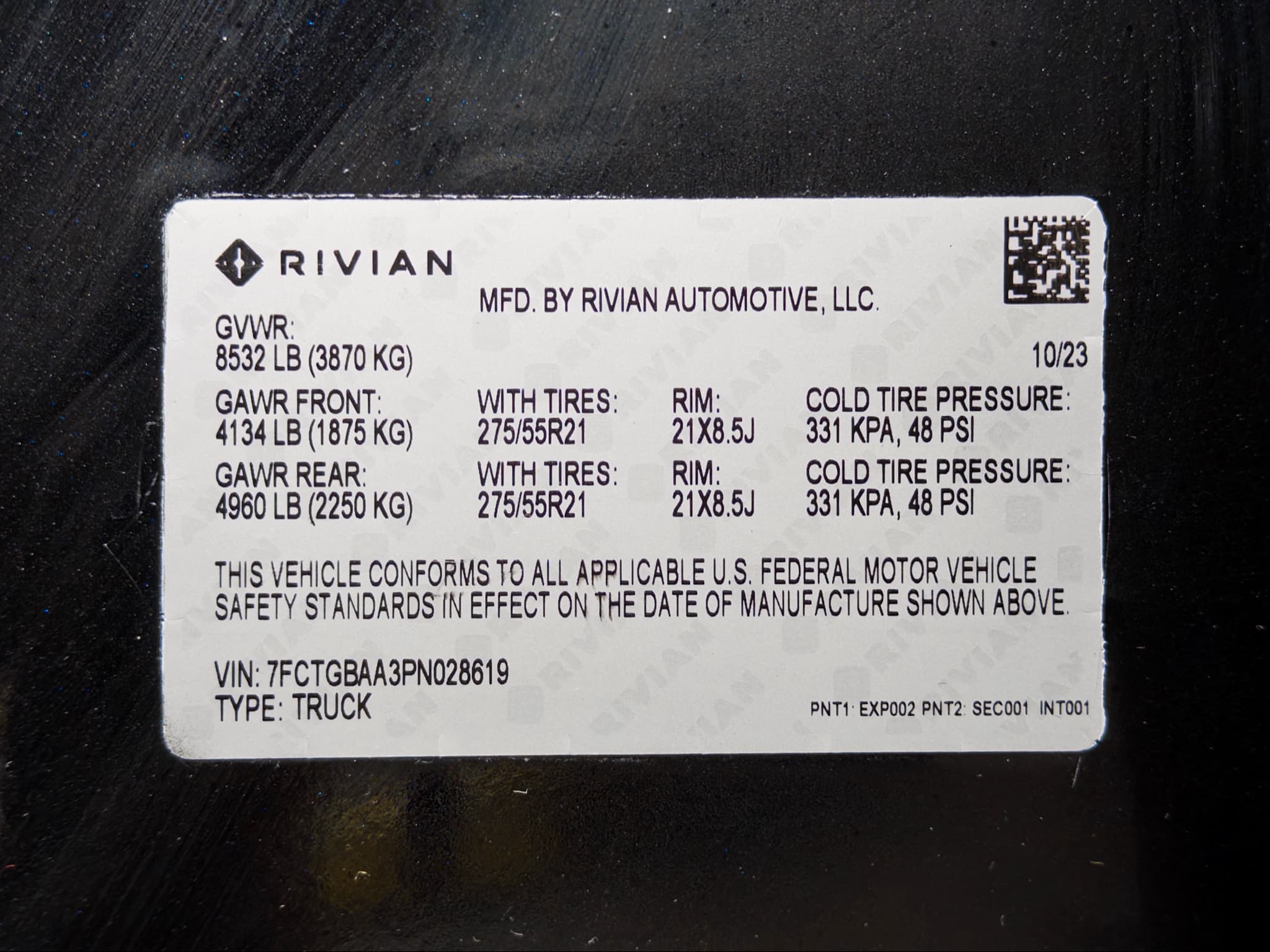 2023 Rivian R1T view 30