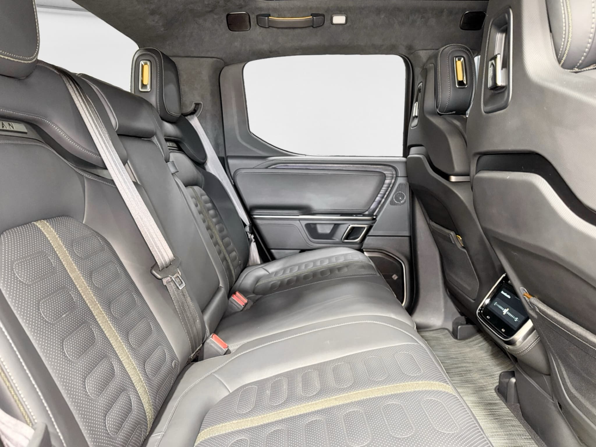 2023 Rivian R1T view 23