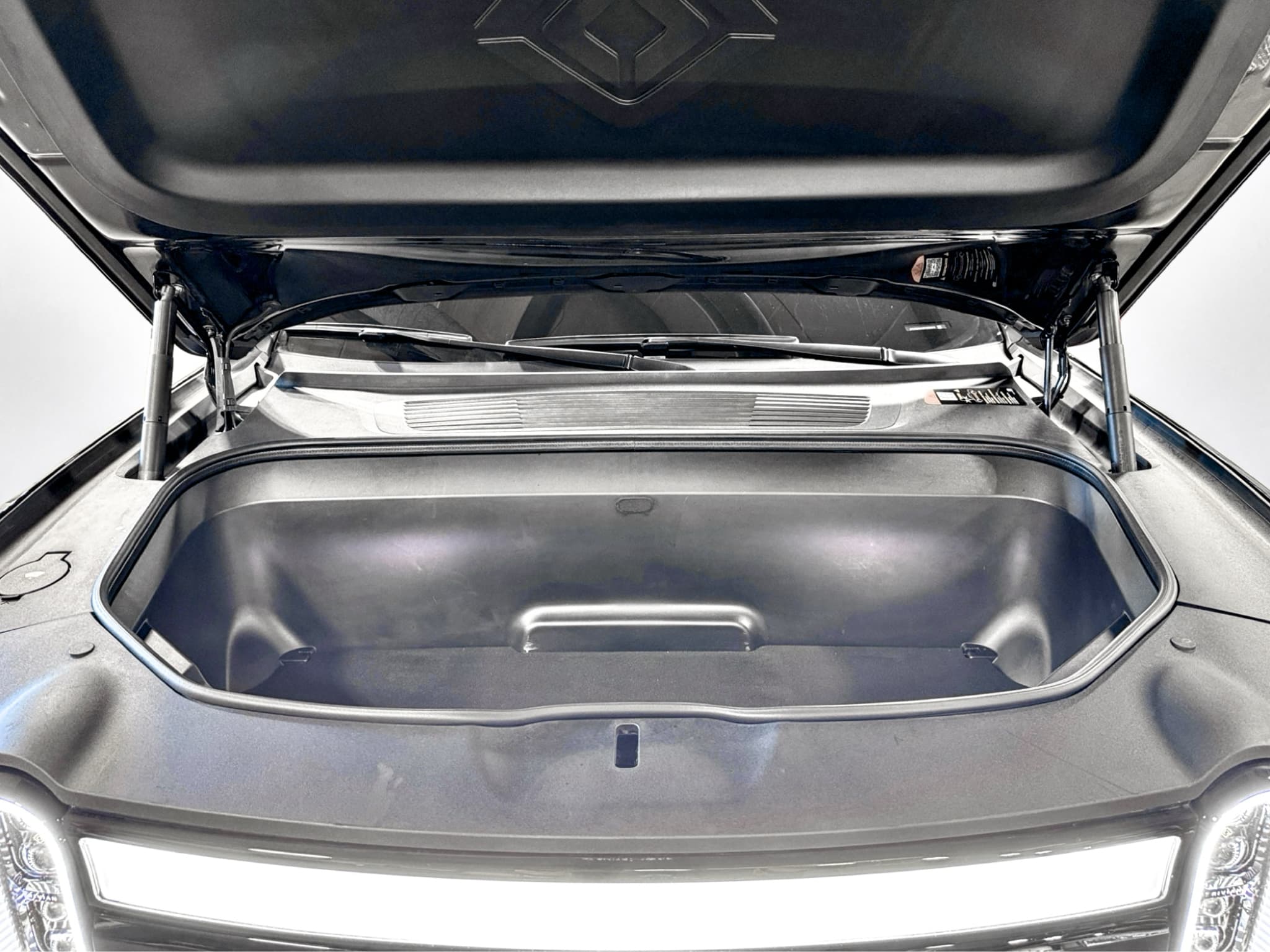 2023 Rivian R1T view 26