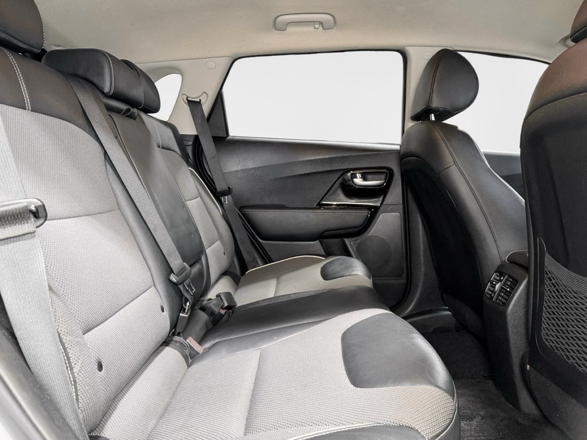 2019 Kia Niro EV view 21