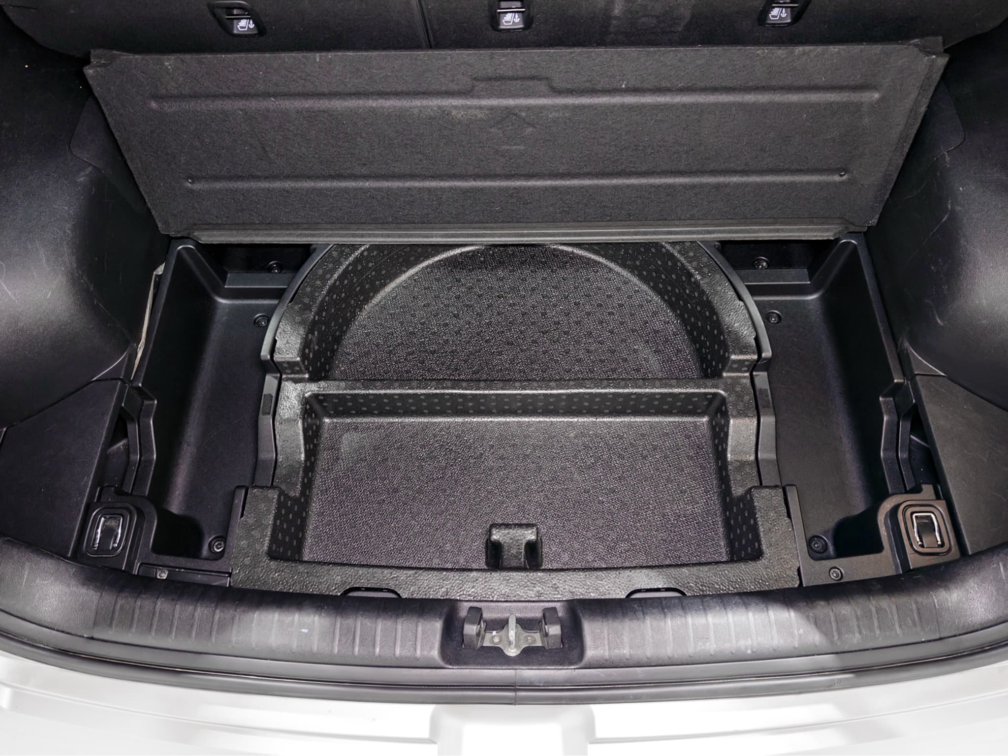 2019 Kia Niro EV view 25