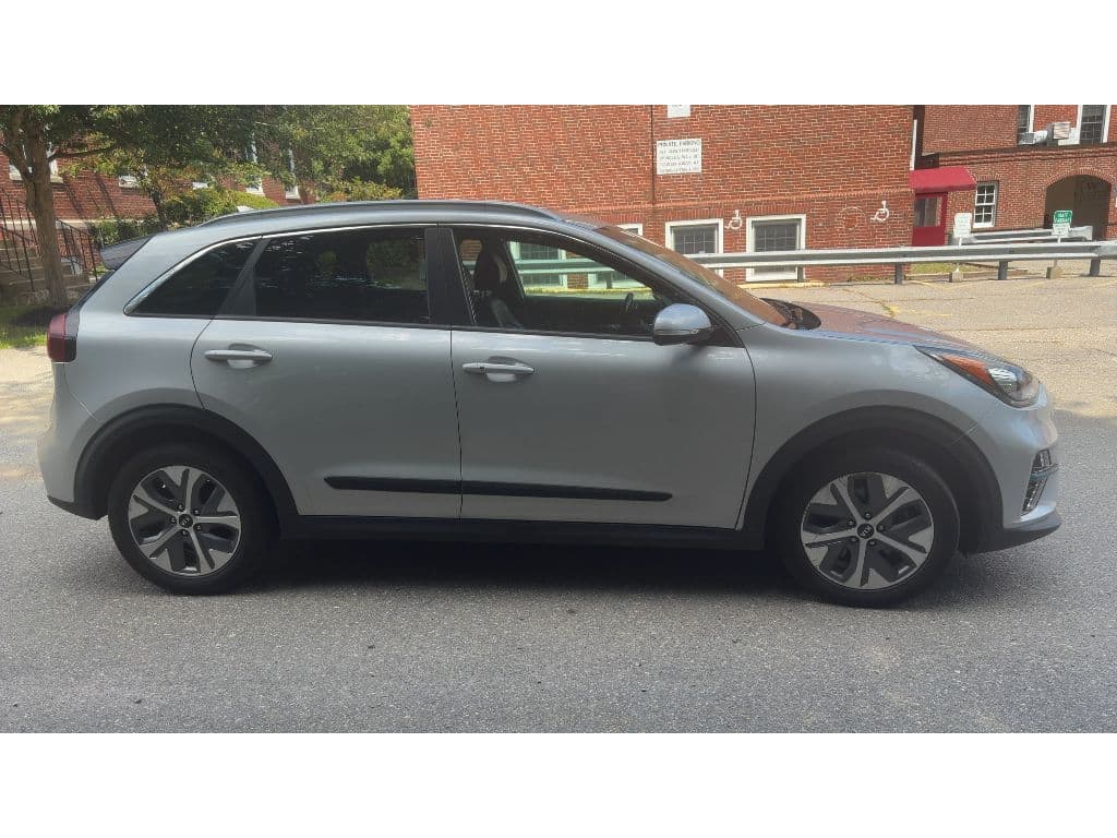 2019 Kia Niro EV view 3