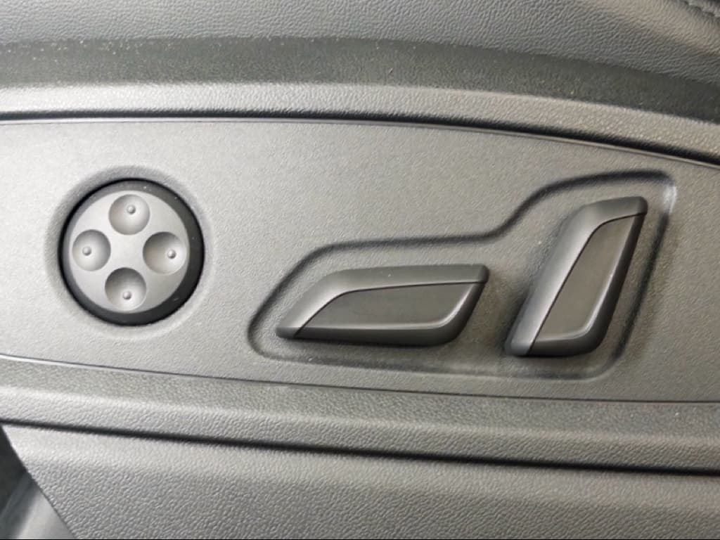 2025 Audi Q5 e view 8